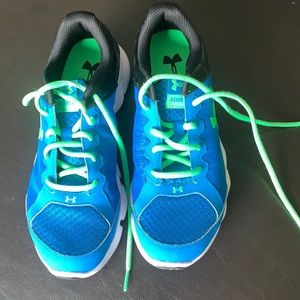 Boys brand new under armour shoes
